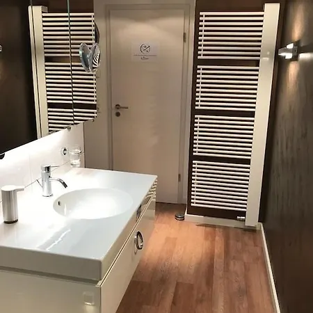 Exclusive Fewo In Warnemuende, 150M To The Beach, 2 Bathrooms, 2 Bedrooms, Sauna, Wifi And Much More. Rostock Eksteriør billede