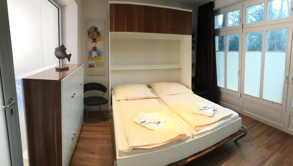 Exclusive In Warnemuende, 150m To The Beach, 2 Bathrooms, 2 Bedrooms, Sauna, Wifi And Much More.