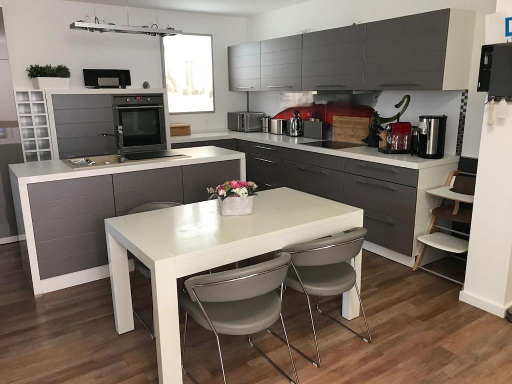 Exclusive In Warnemuende, 150m To The Beach, 2 Bathrooms, 2 Bedrooms, Sauna, Wifi And Much More. Rostock