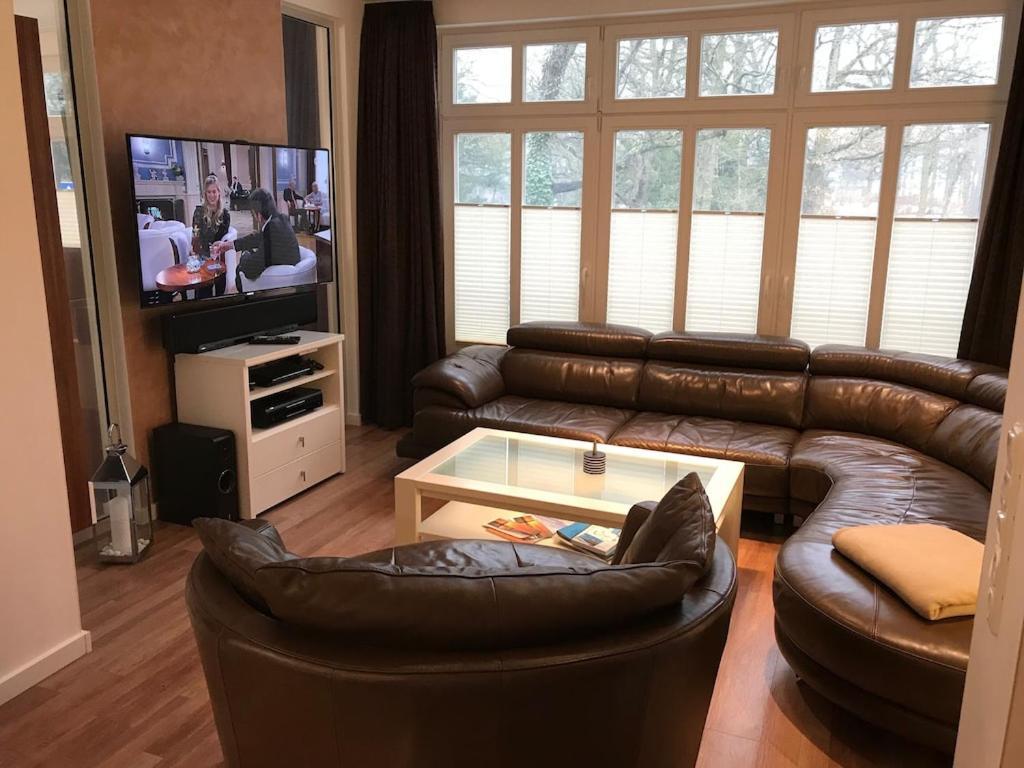 Appartement Exclusive In Warnemuende, 150m To The Beach, 2 Bathrooms, 2 Bedrooms, Sauna, Wifi And Much More. Rostock