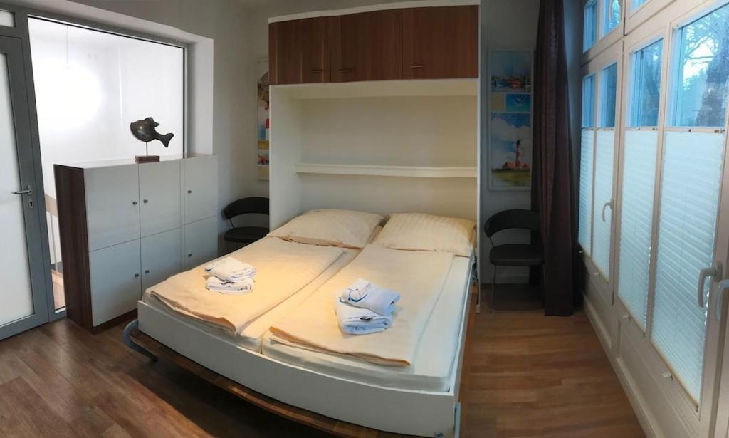 Appartement Exclusive In Warnemuende, 150m To The Beach, 2 Bathrooms, 2 Bedrooms, Sauna, Wifi And Much More. Rostock